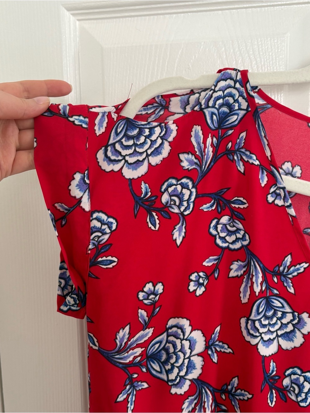 Express Red Floral V-Neck Cold Shoulder Blouse with Blue-White Print - Picture 4 of 5